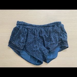 🛒Lululemon floral shorts
